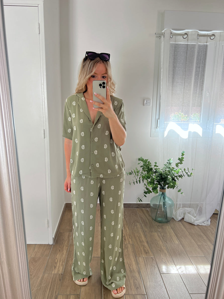 LA BLOUSE ÉLÉGANTE KAKI