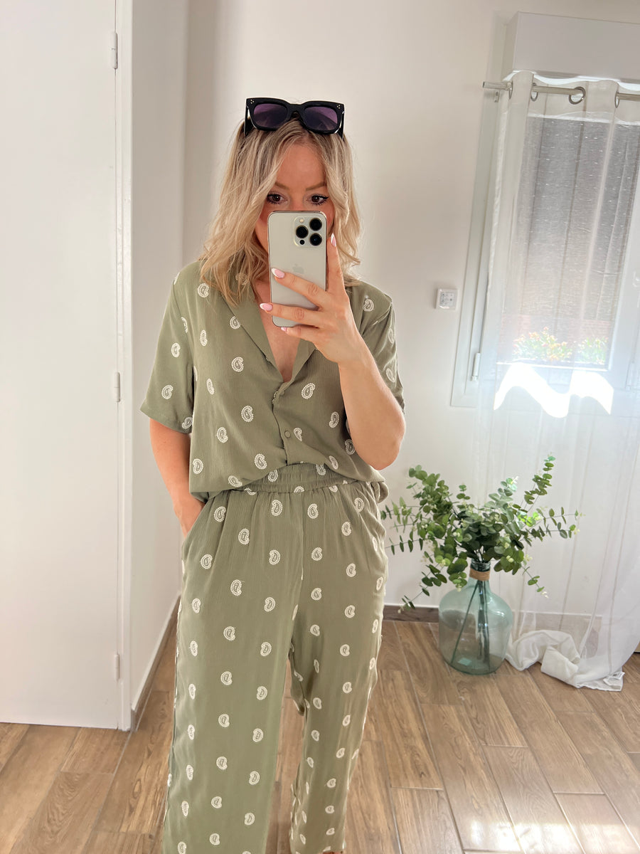 LA BLOUSE ÉLÉGANTE KAKI