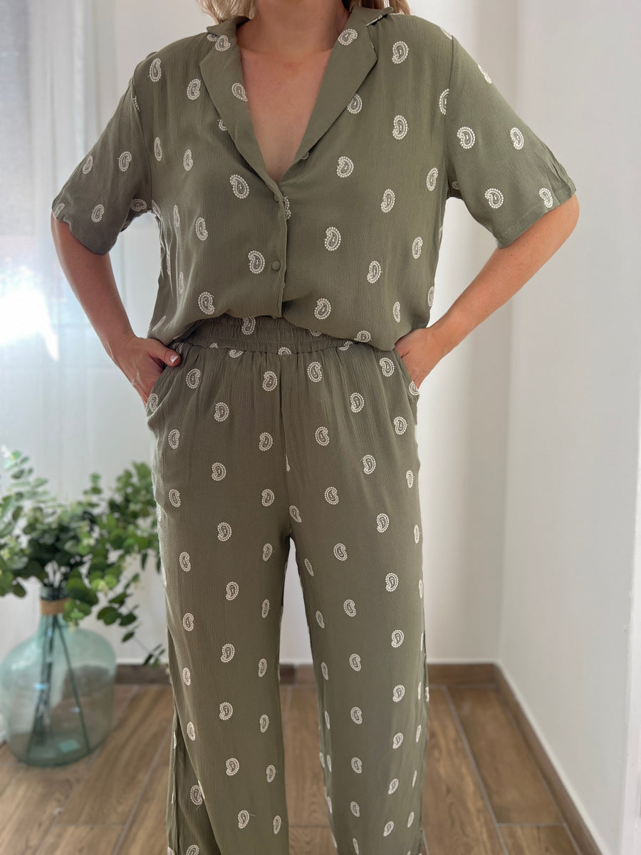 LA BLOUSE ÉLÉGANTE KAKI