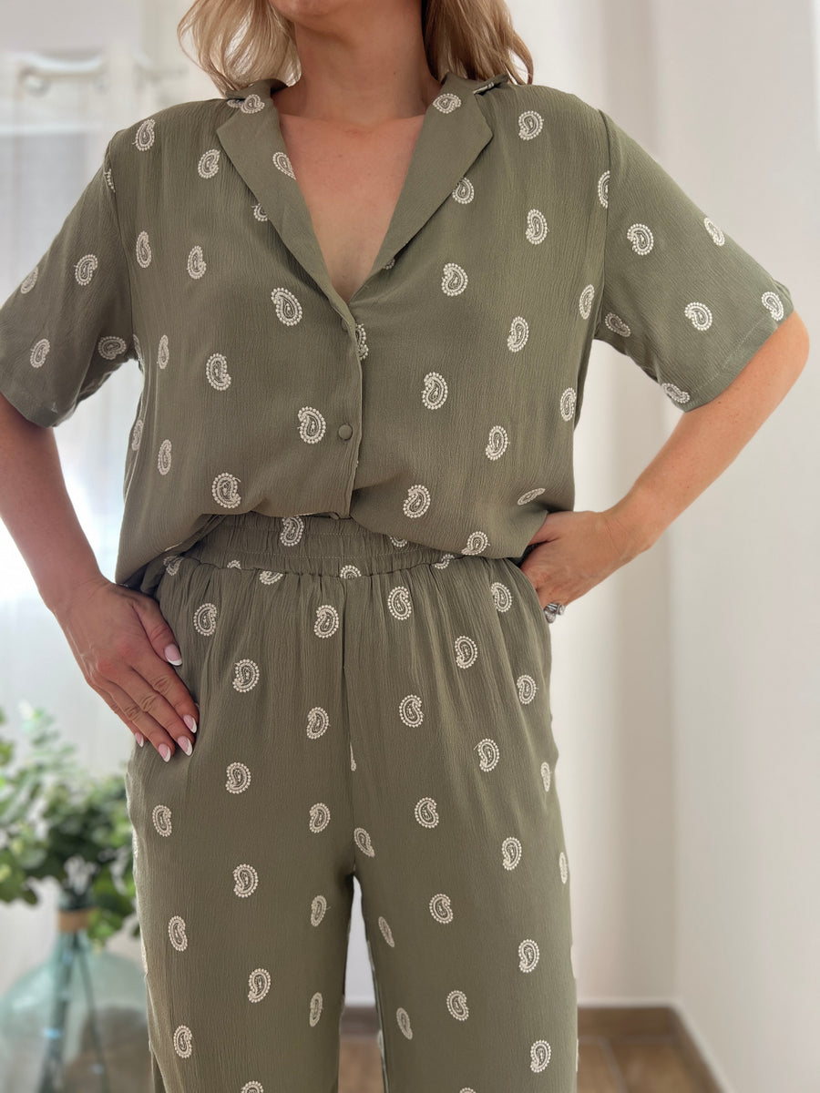 LA BLOUSE ÉLÉGANTE KAKI