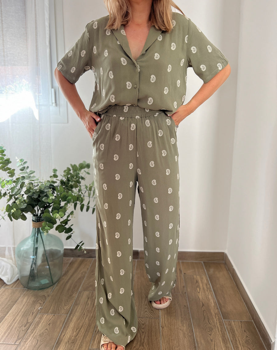 LA BLOUSE ÉLÉGANTE KAKI