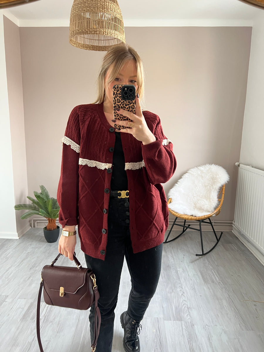 LE GILET BURGUNDY A DENTELLE