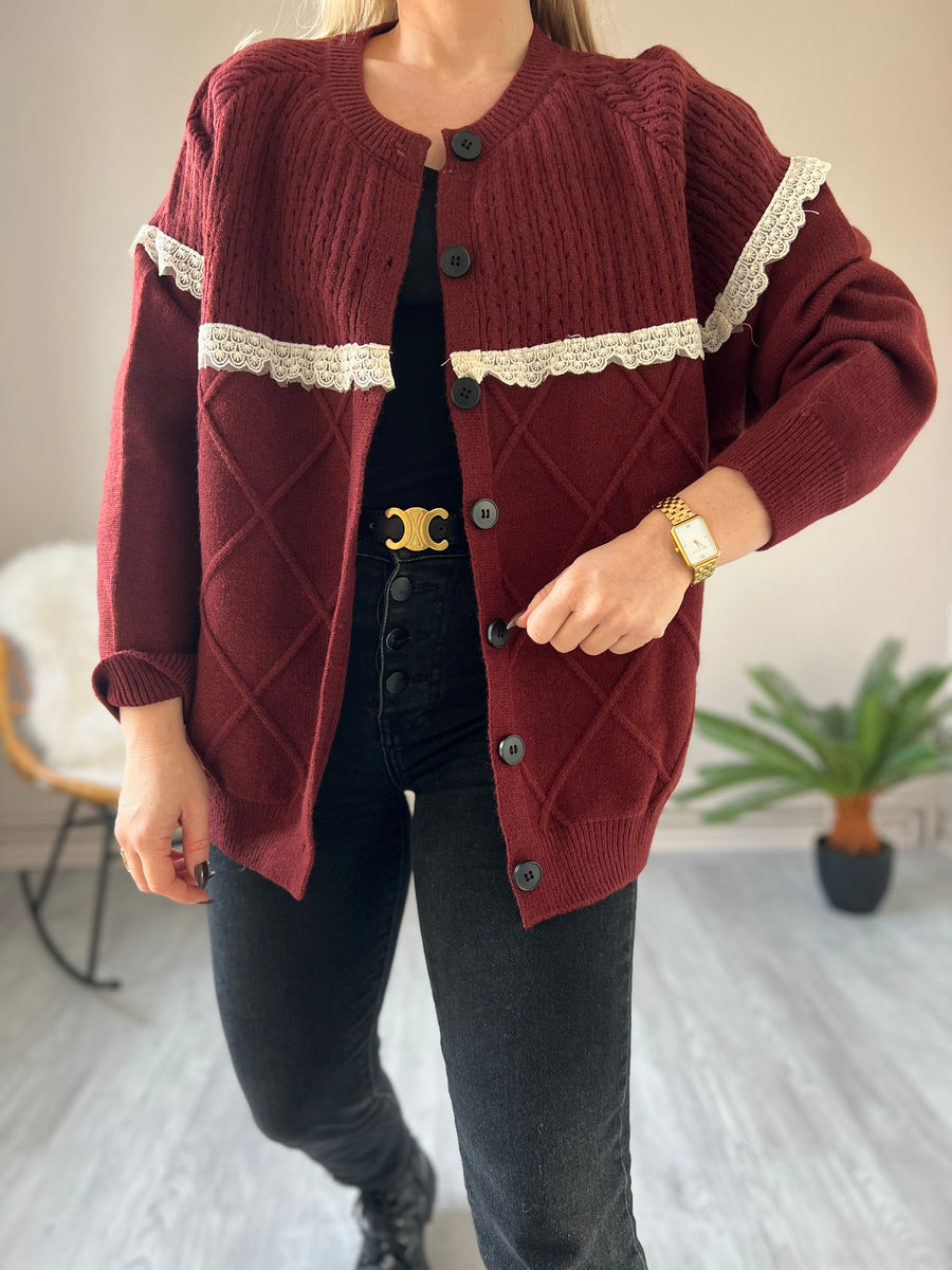 LE GILET BURGUNDY A DENTELLE