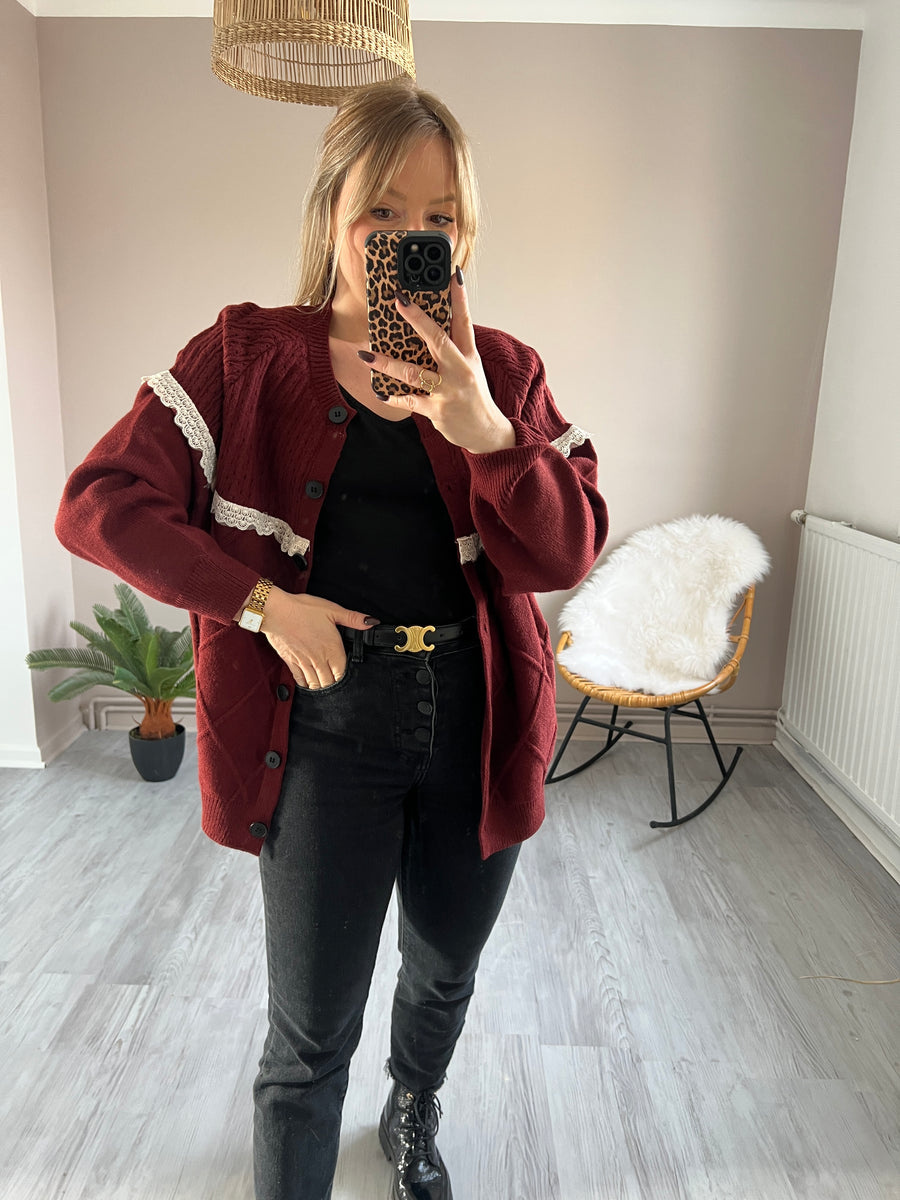 LE GILET BURGUNDY A DENTELLE