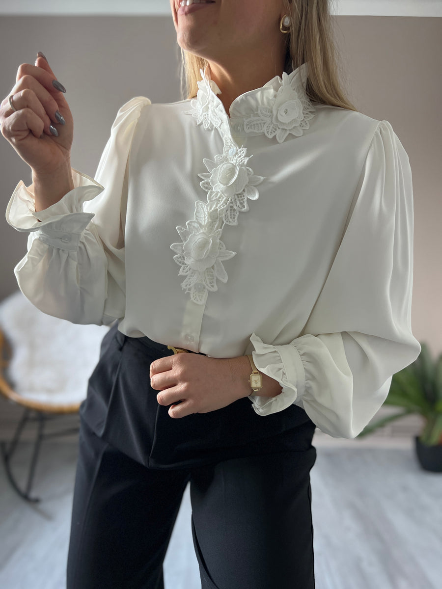 LA BLOUSE BRODÉE BLANCHE