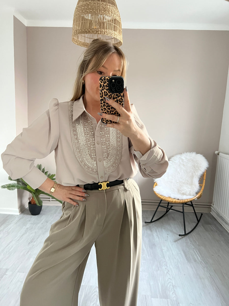 LA BLOUSE ÉLÉGANTE BEIGE