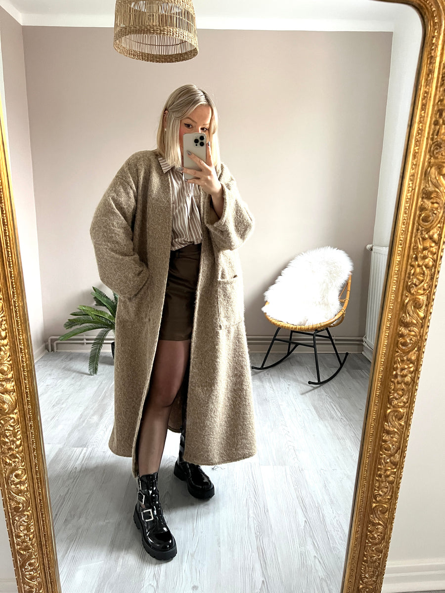 LE MANTEAU LONG ET OVERSIZE BEIGE