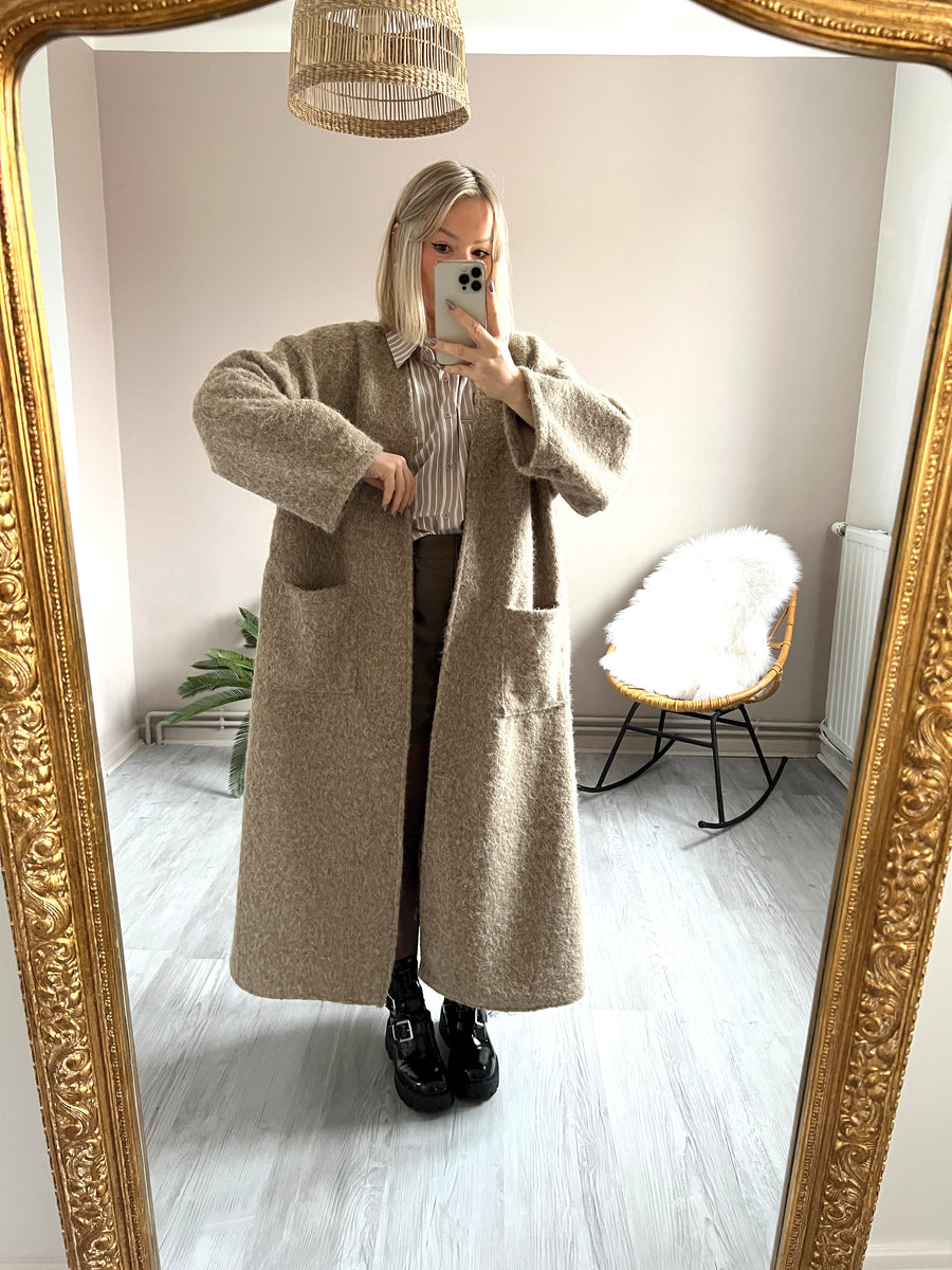 LE MANTEAU LONG ET OVERSIZE BEIGE