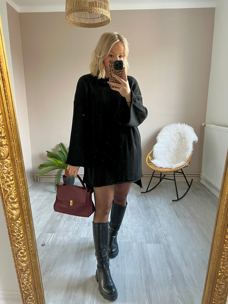 LA ROBE PULL NOIR