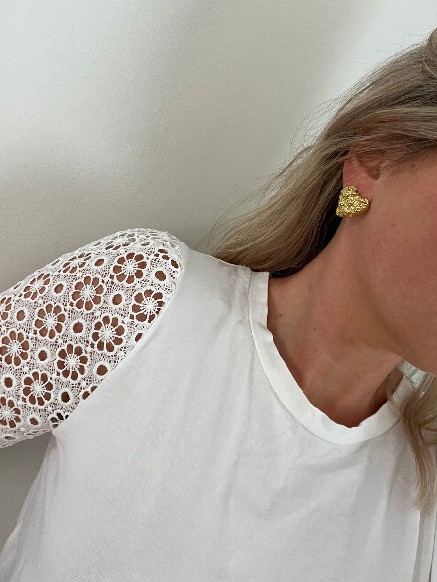 LES BOUCLES D'OREILLE COEUR DORÉ