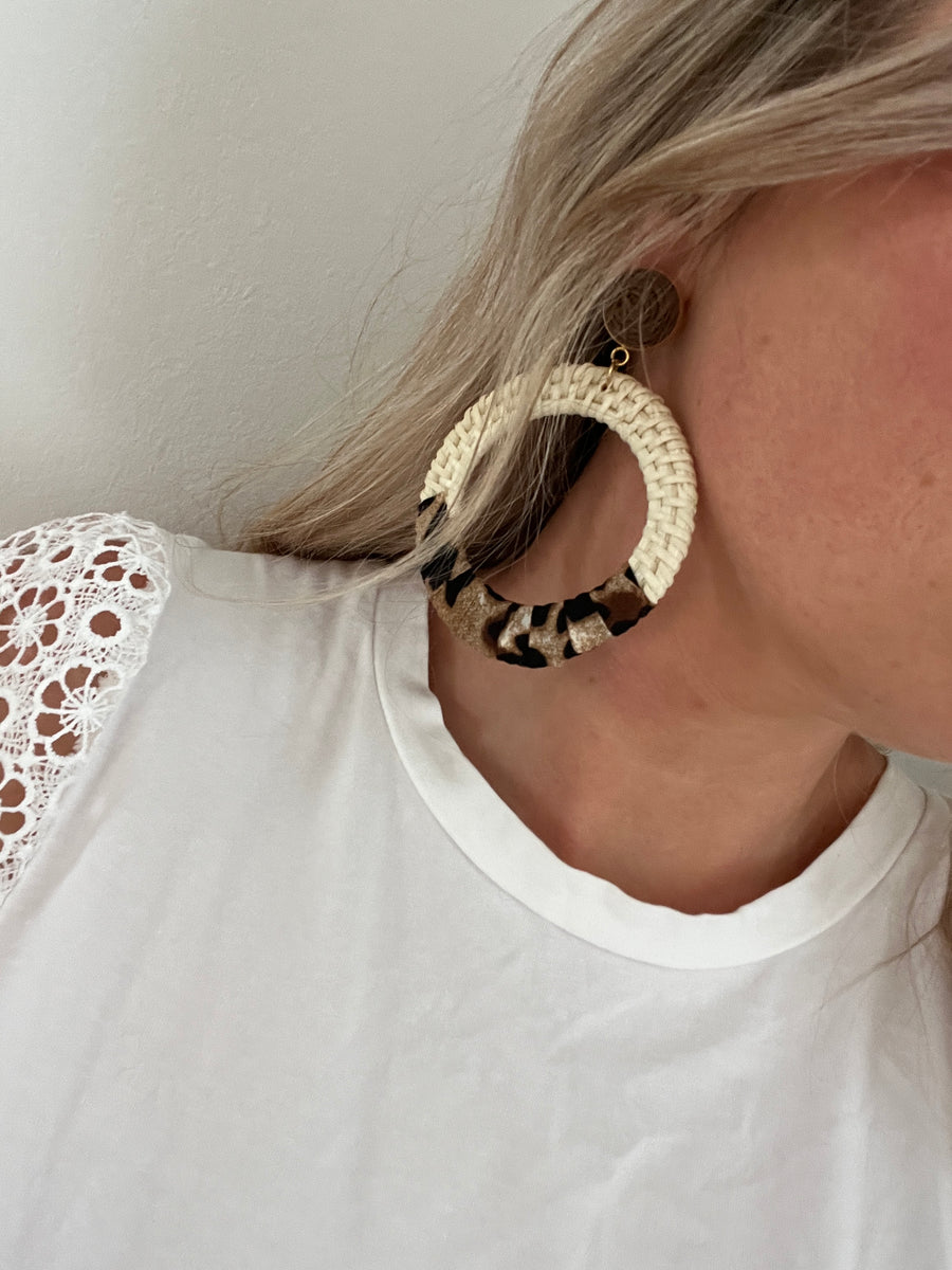 LES BOUCLES D'OREILLE RAPHIA LÉO