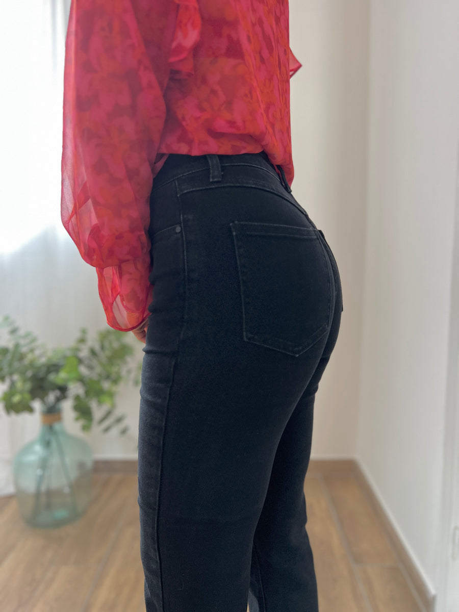 LE JEAN BASIQUE MUM NOIR