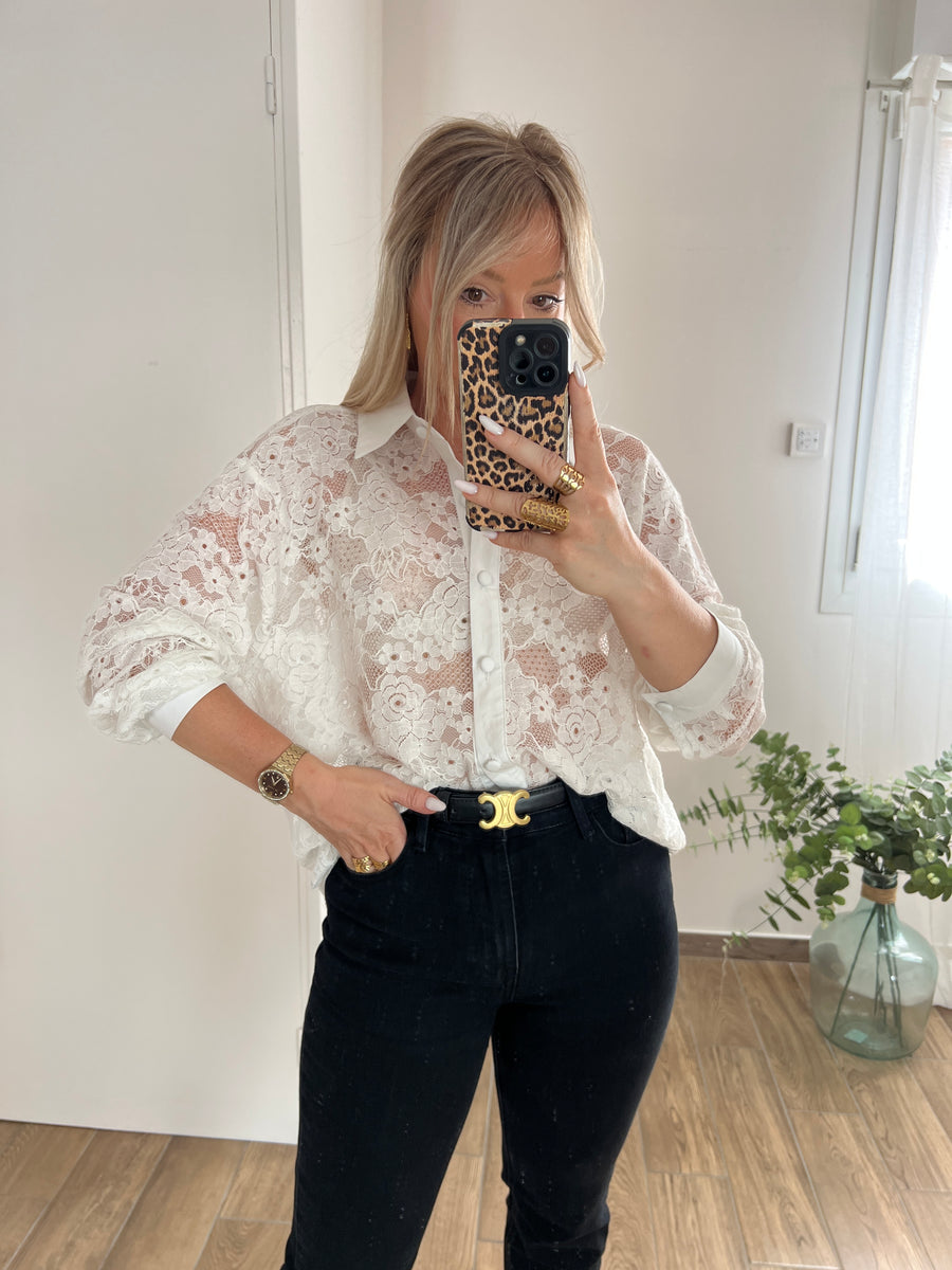 LA CHEMISE EN DENTELLE BLANCHE