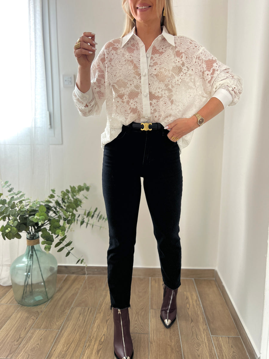 LA CHEMISE EN DENTELLE BLANCHE