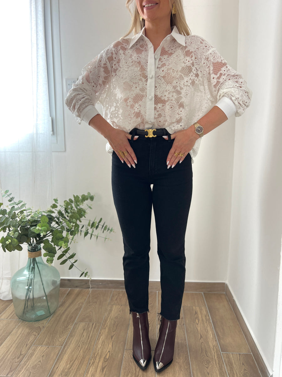 LA CHEMISE EN DENTELLE BLANCHE