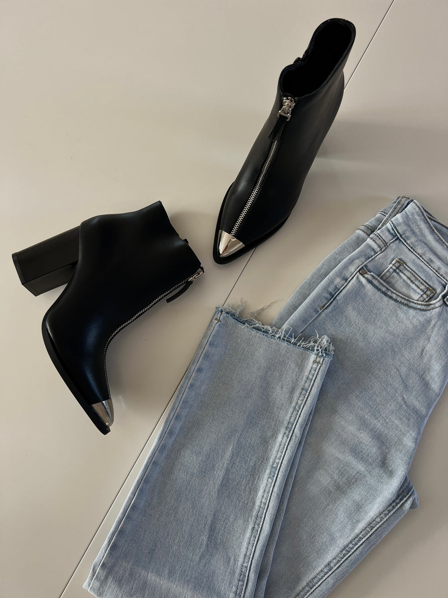 LES BOOTS NOIRES