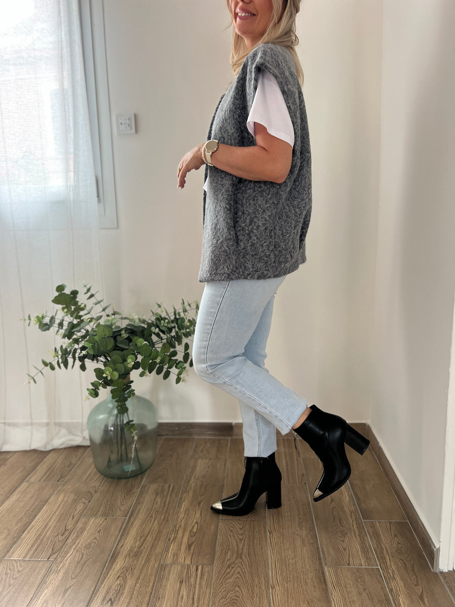 LA VESTE SANS MANCHE GRIS