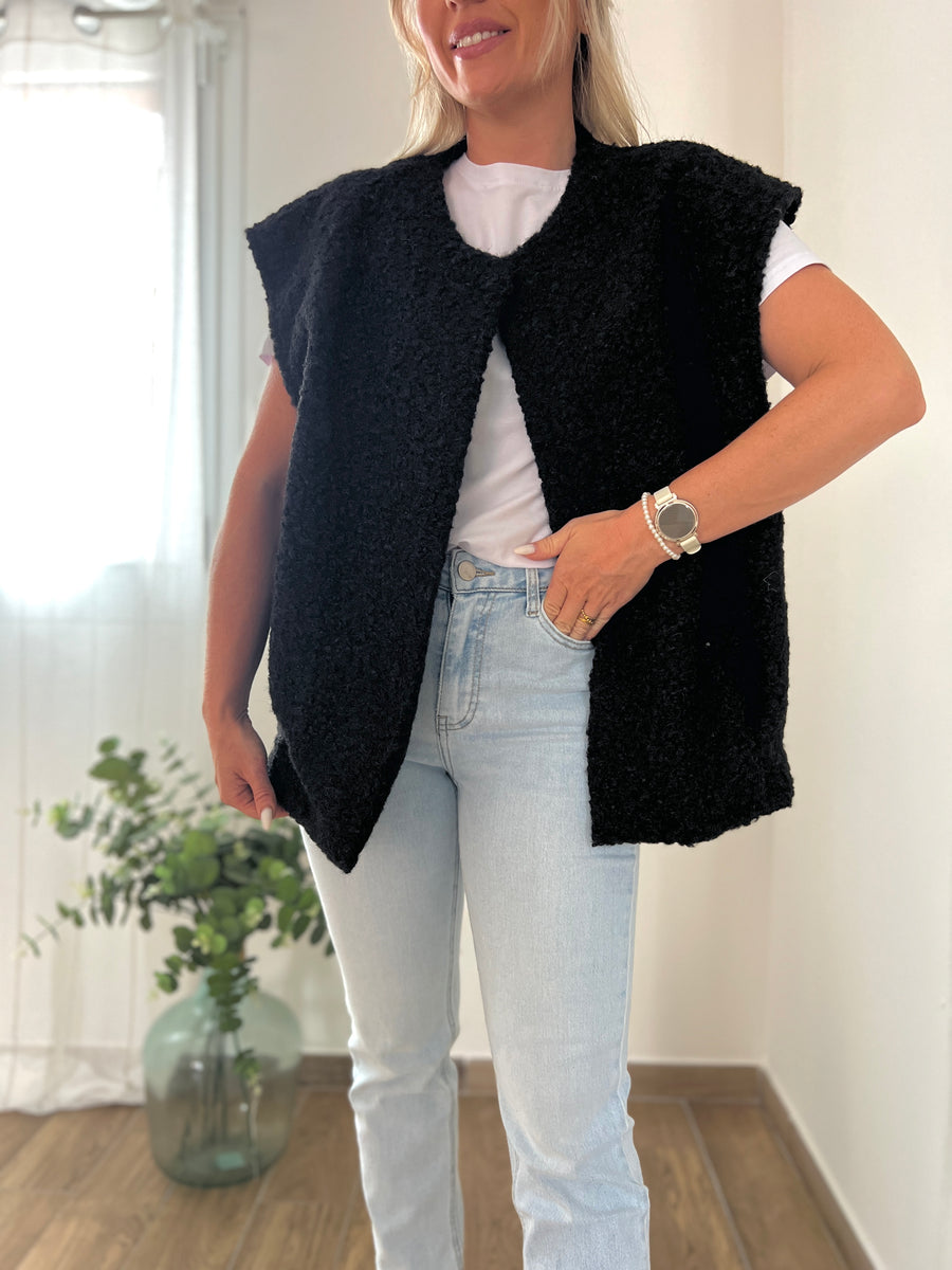LA VESTE SANS MANCHE NOIRE