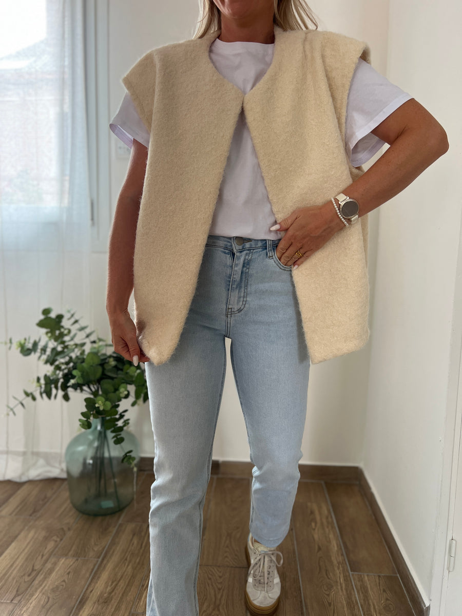 LA VESTE SANS MANCHE ÉCRU