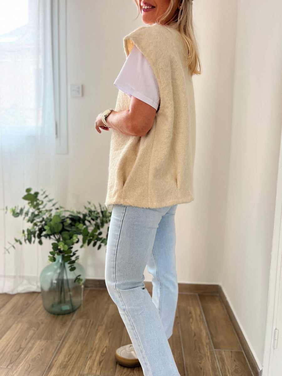 LA VESTE SANS MANCHE ÉCRU