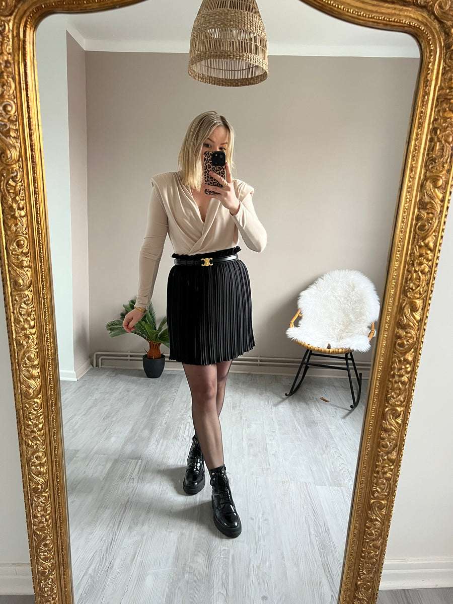 LA JUPE PLISSÉE NOIRE