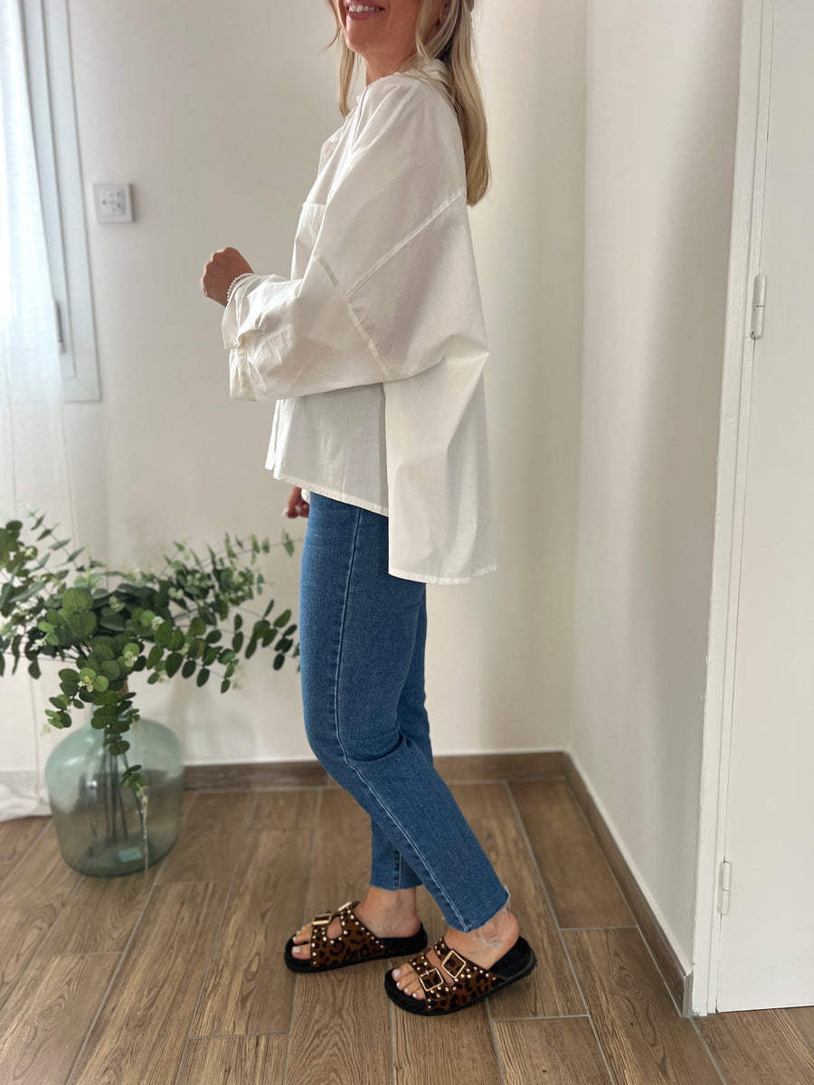 LA CHEMISE BASIQUE ÉVASÉE BLANCHE