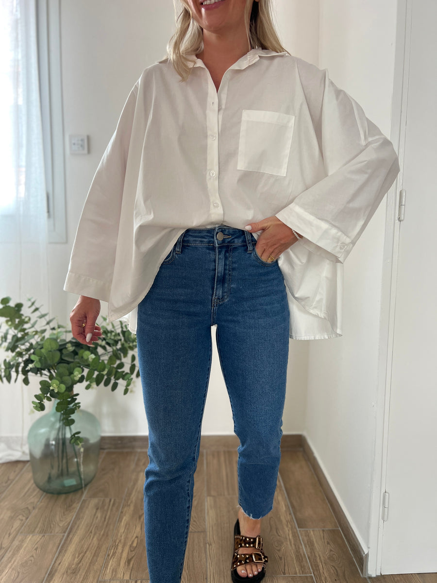 LA CHEMISE BASIQUE ÉVASÉE BLANCHE