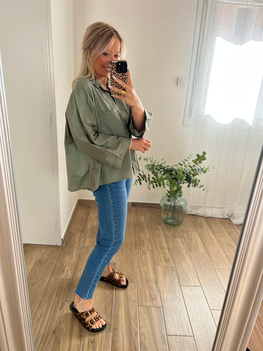 LA CHEMISE BASIQUE ÉVASÉE KAKI