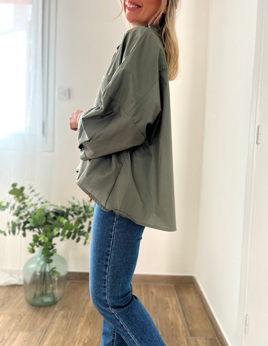 LA CHEMISE BASIQUE ÉVASÉE KAKI