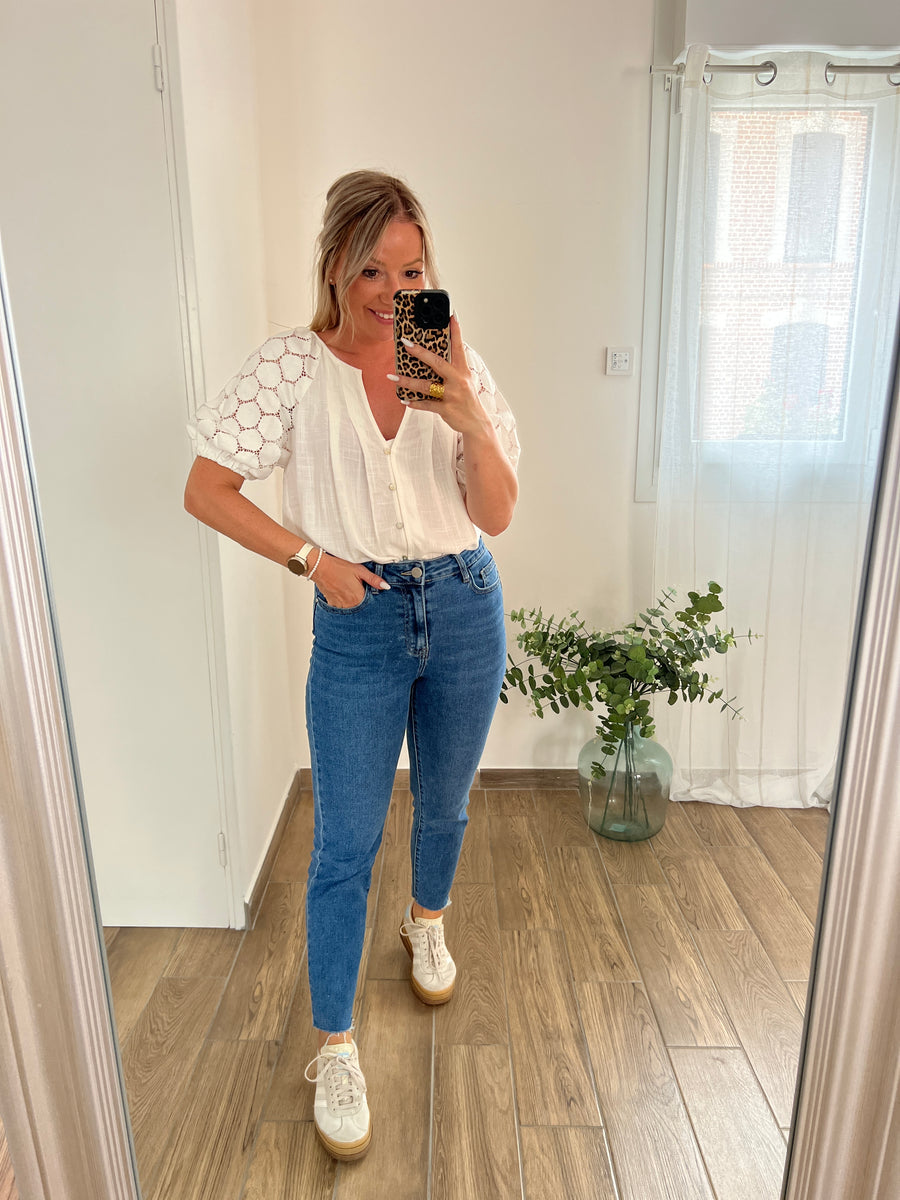LA BLOUSE INTEMPORELLE BLANCHE