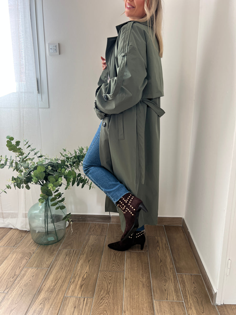 LES BOOTS MARRONS CLOUS DORÉS