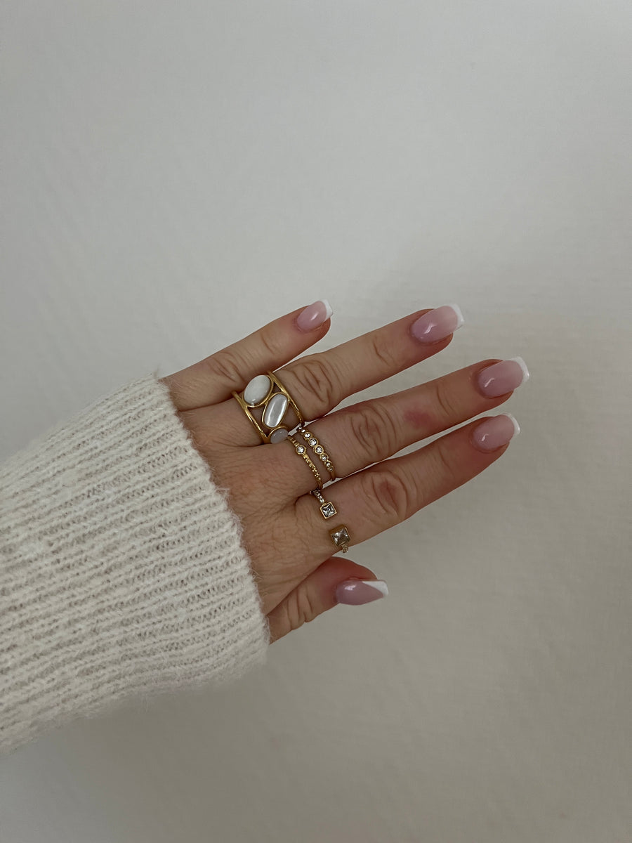 LA BAGUE NACRÉE BLANCHE