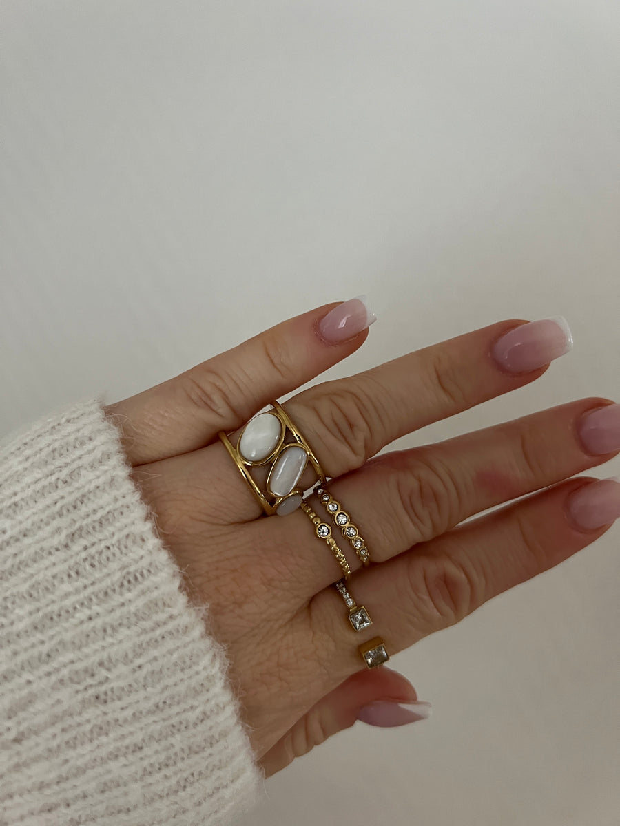 LA BAGUE NACRÉE BLANCHE