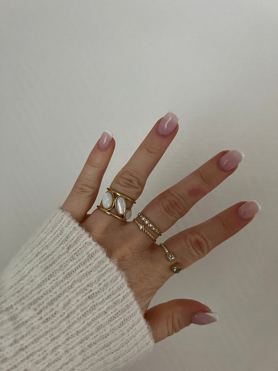 LA BAGUE NACRÉE BLANCHE