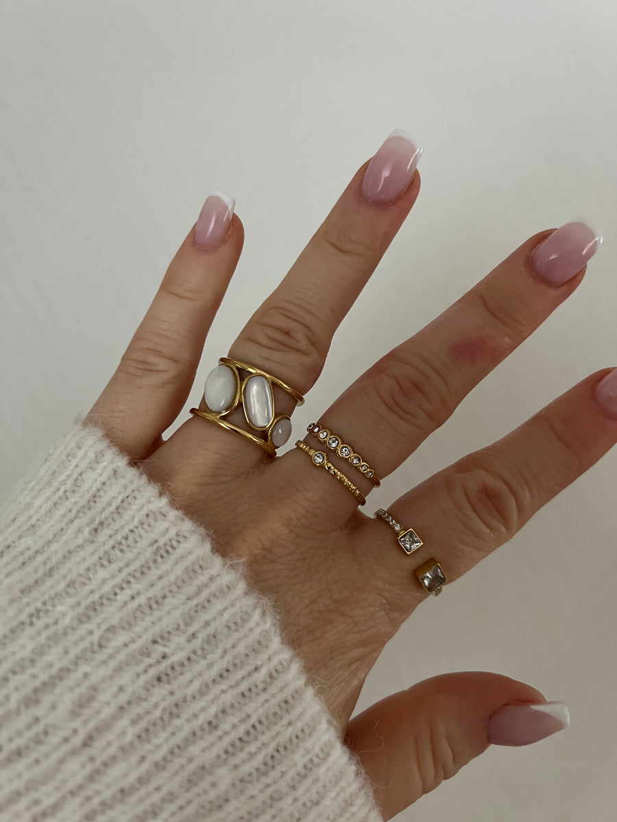 LA BAGUE NACRÉE BLANCHE