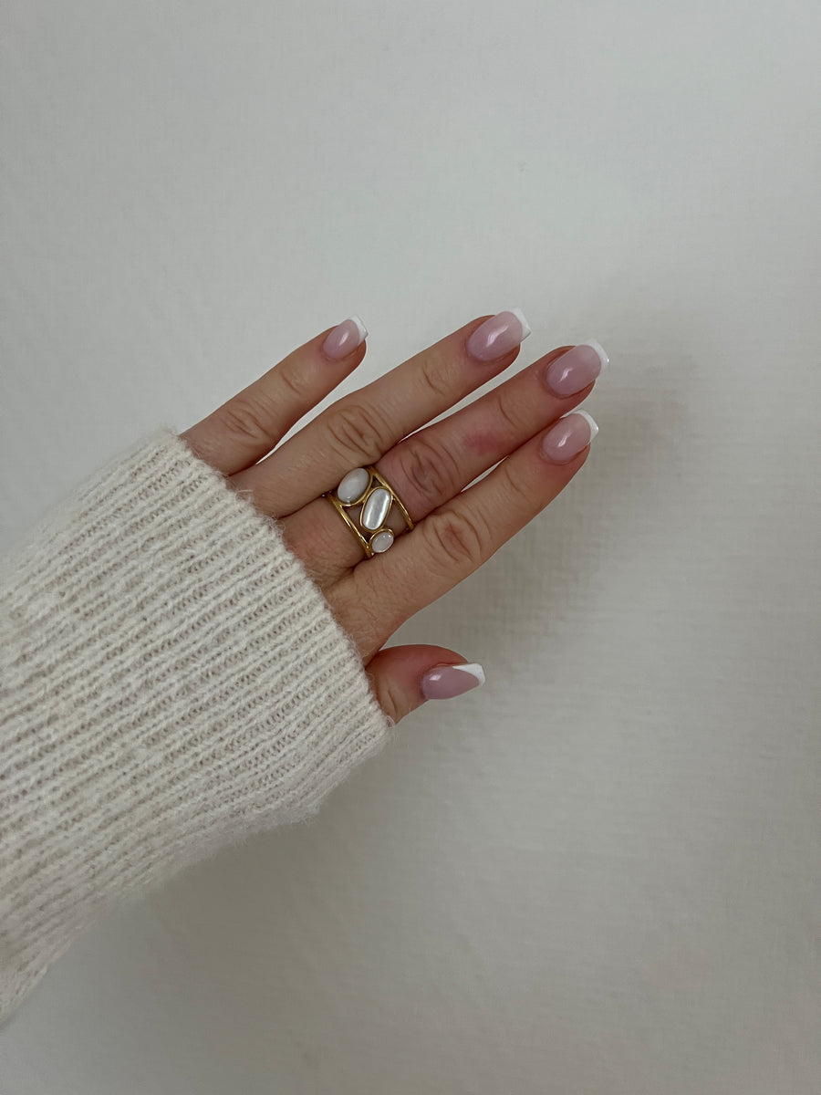 LA BAGUE NACRÉE BLANCHE