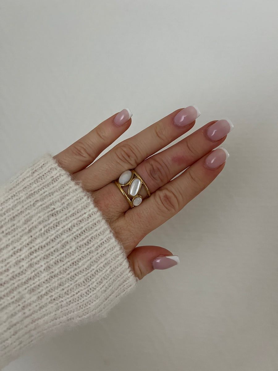 LA BAGUE NACRÉE BLANCHE