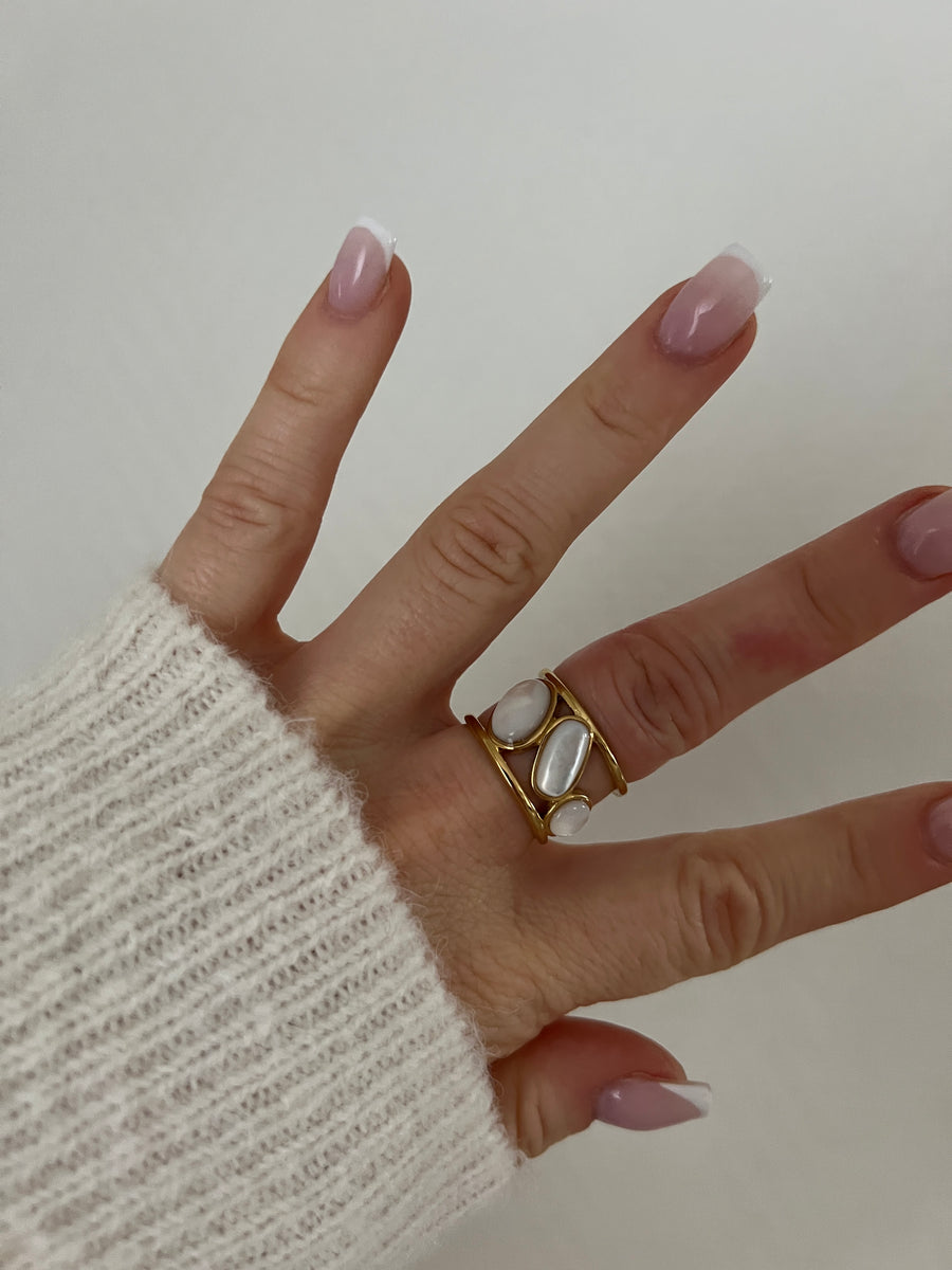 LA BAGUE NACRÉE BLANCHE