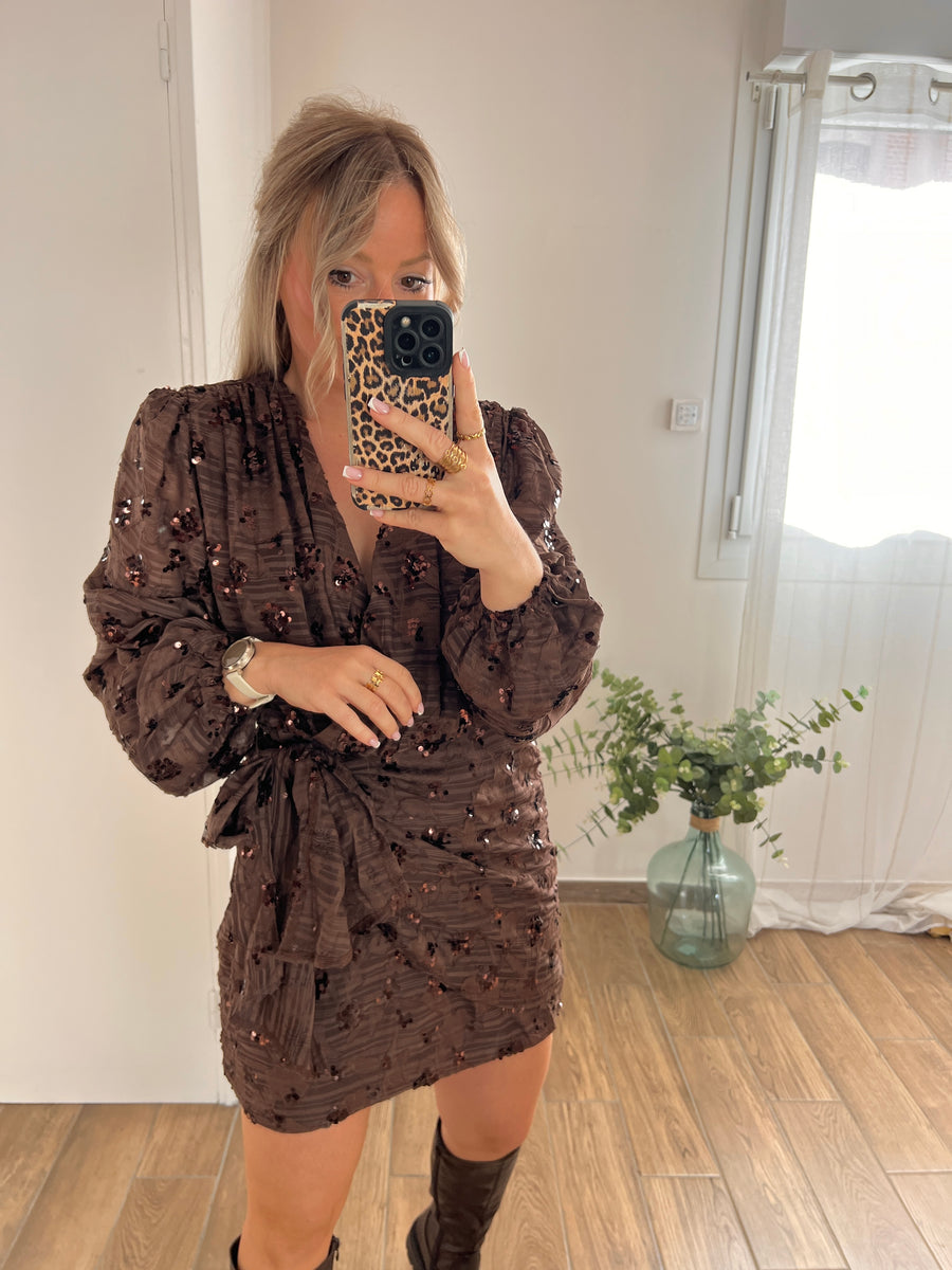 LA ROBE A SEQUINS MARRON