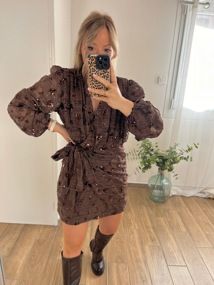 LA ROBE A SEQUINS MARRON
