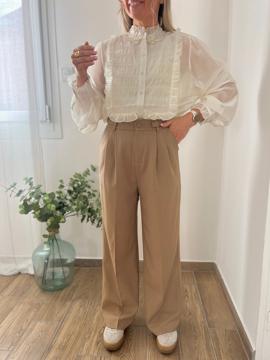 LA BLOUSE ÉCRU ÉLÉGANTE