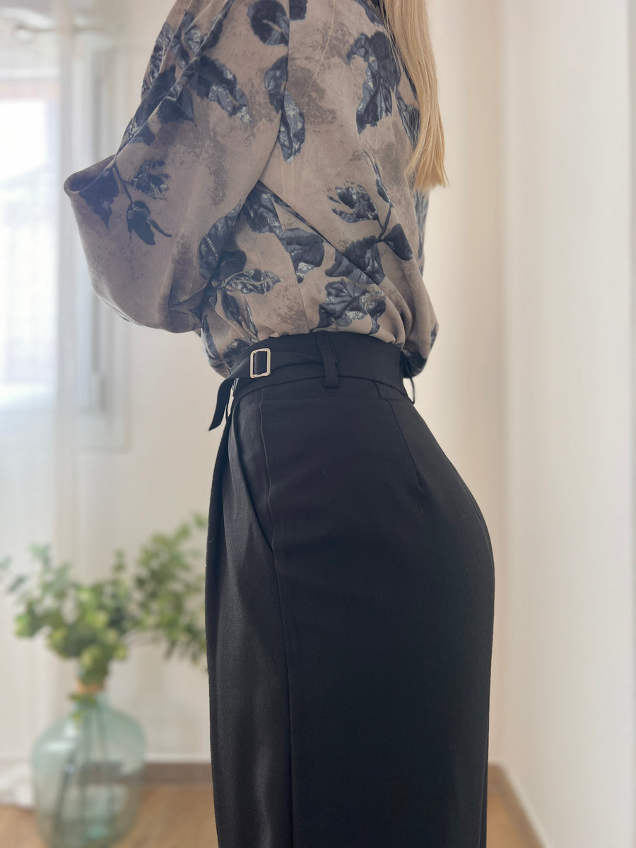 LE PANTALON À PINCES BASIQUE NOIR