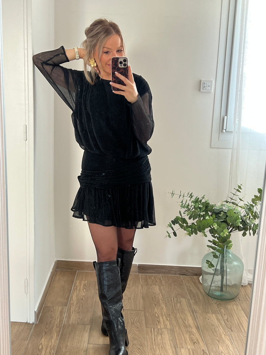 LA ROBE NOIRE IRISÉE