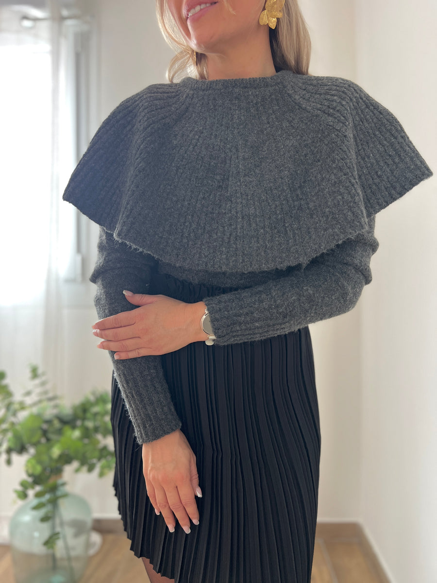 LE PULL CAPE GRIS