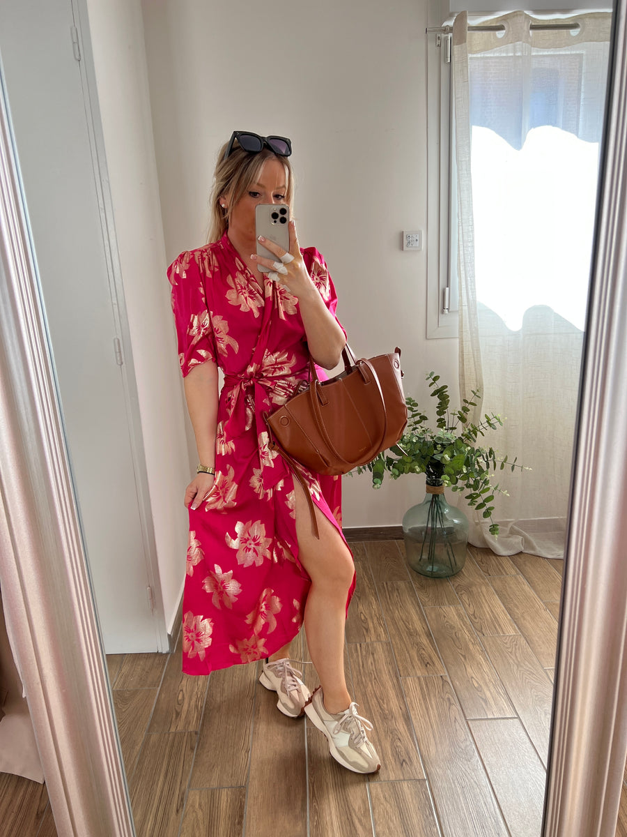 LA ROBE FUSHIA ET DORE