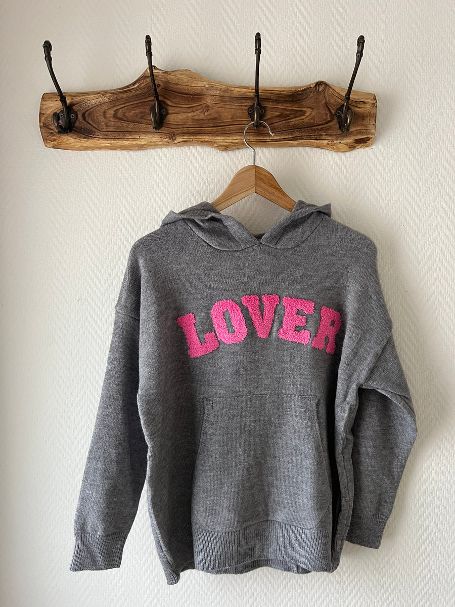 LE PULL À CAPUCHE LOVER GRIS ET ROSE