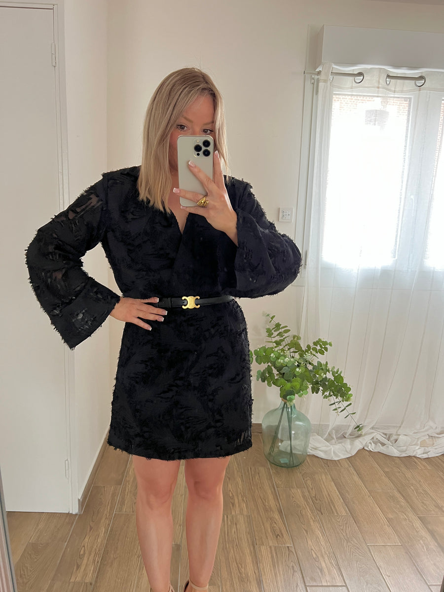LA ROBE STRUCTURÉE NOIRE