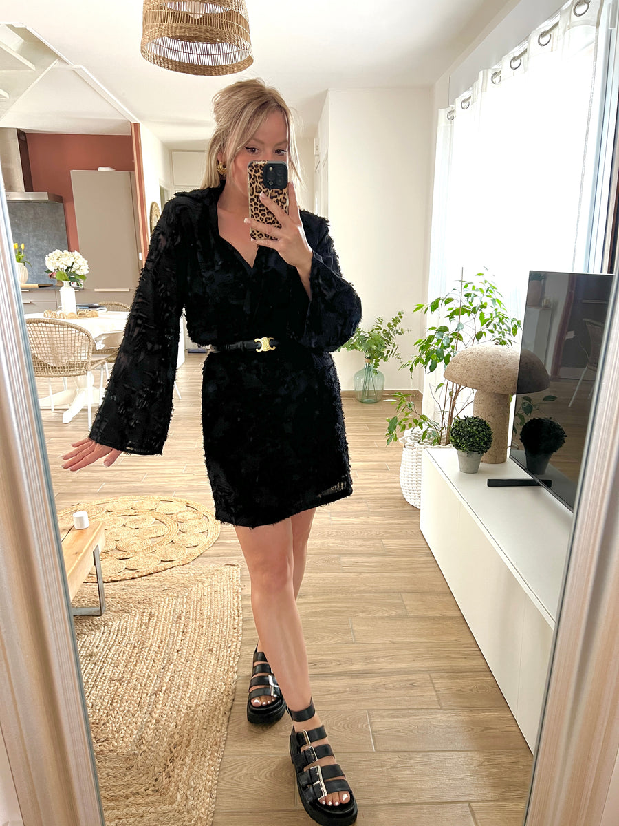 LA ROBE STRUCTURÉE NOIRE