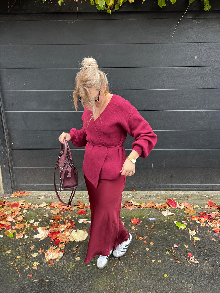 LA JUPE SATIN BORDEAUX