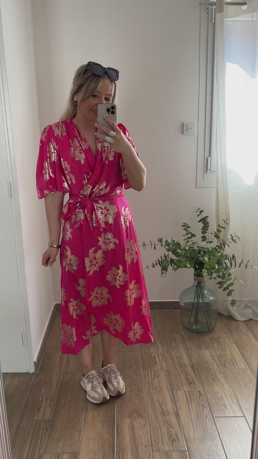 LA ROBE FUSHIA ET DORE